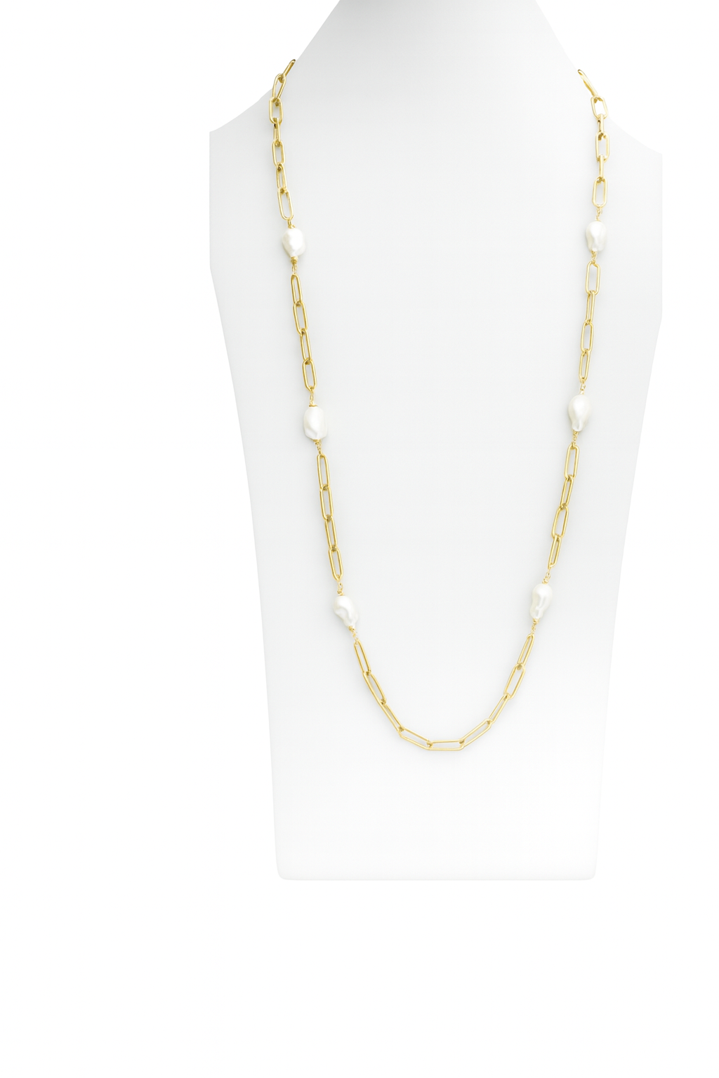Paper clip chain with pearls