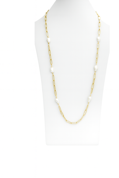 Paper clip chain with pearls